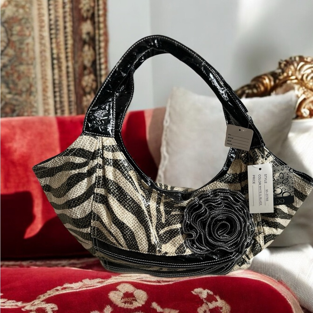 GG…ing zebra and black patent leather baguette shoulder bag - Picture 2 of 7